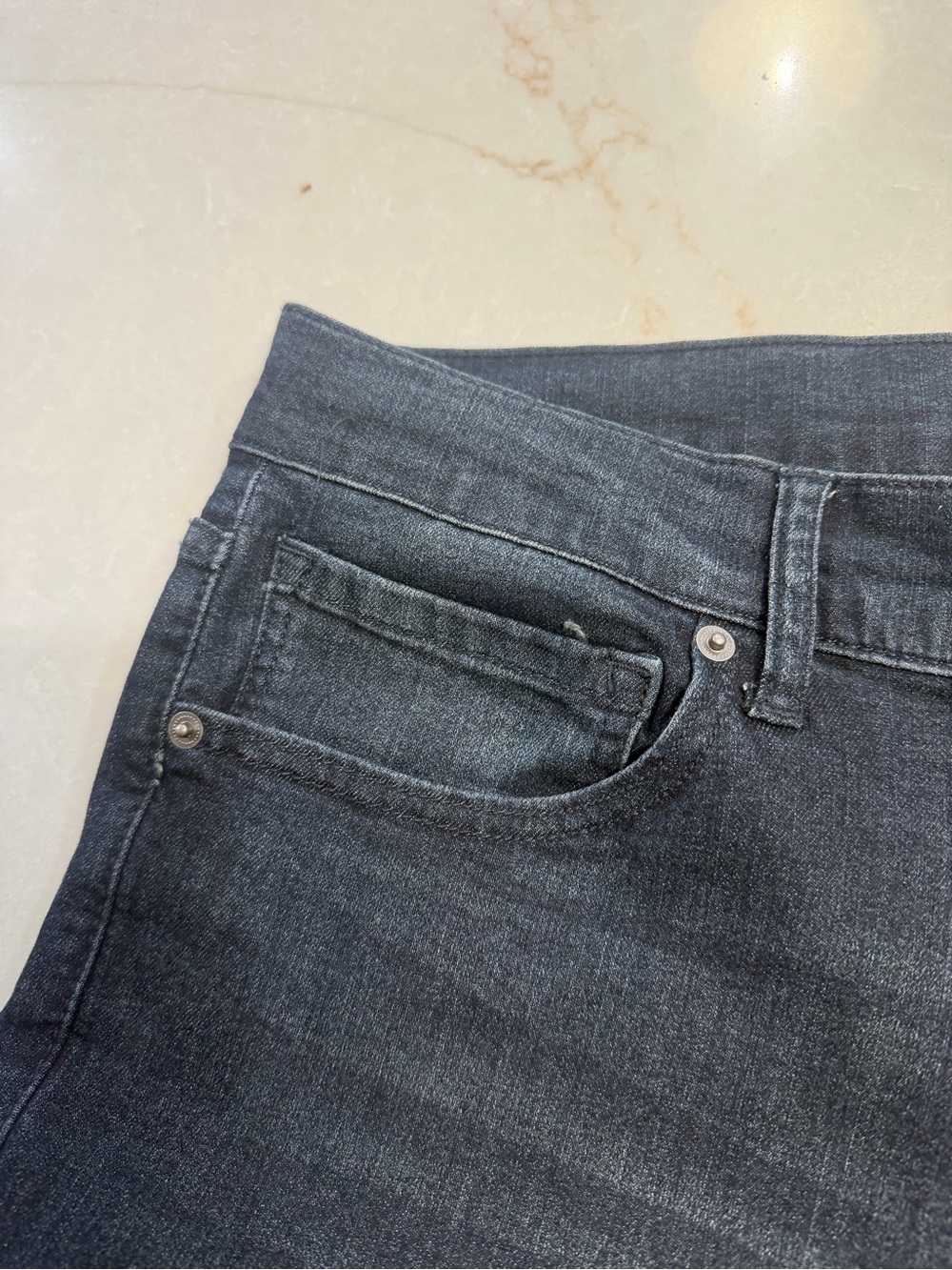 Lazer Pointe Men’s Straight Leg Dark Wash Distressed Jeans Size 38x30 - Picture 2 of 6